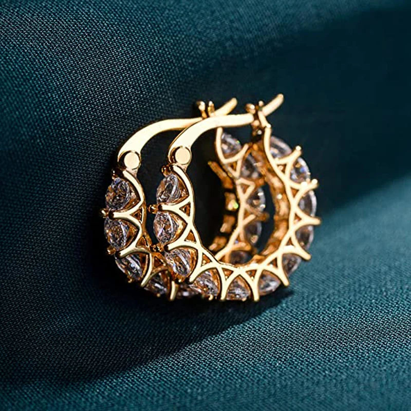 Brincos de Argola Huitan Full Paved com Cristais CZ para Mulheres Acessórios Deslumbrantes para Festas de Casamento Joias Delicadas para Presentes de Aniversário
