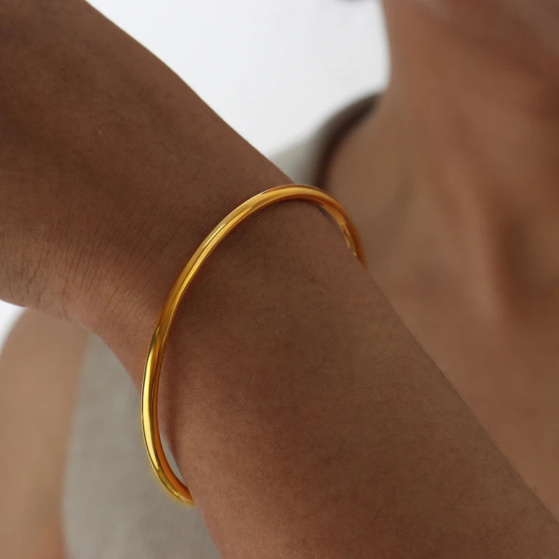 Minimalist Round Stainless Steel Bangle in 18k Gold-Style Plating