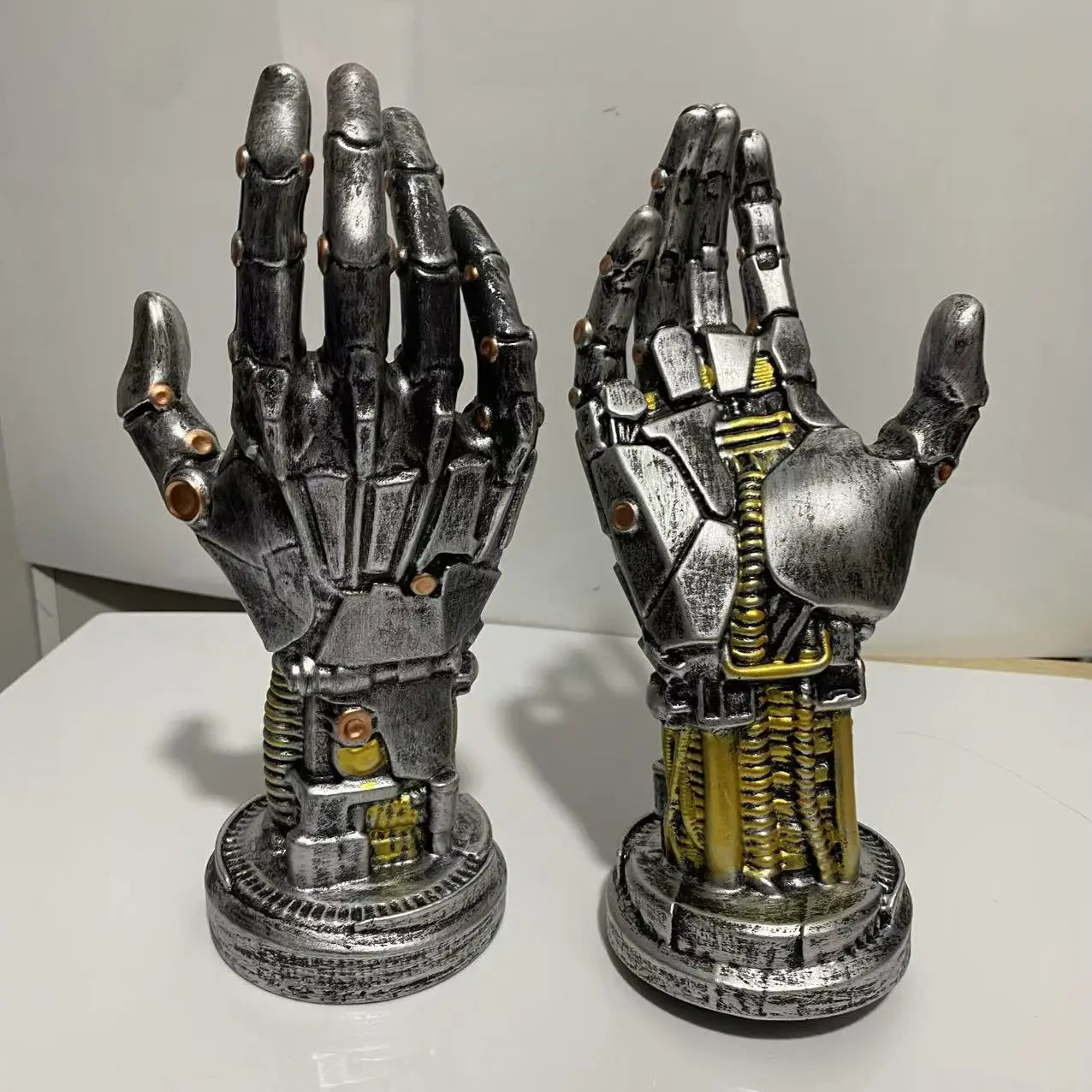 New Creative Games Controller Desktop Headphone Stand Cyberpunk Mechanical Arm Simulated Robot Hand Sculpture Stautes Decoration